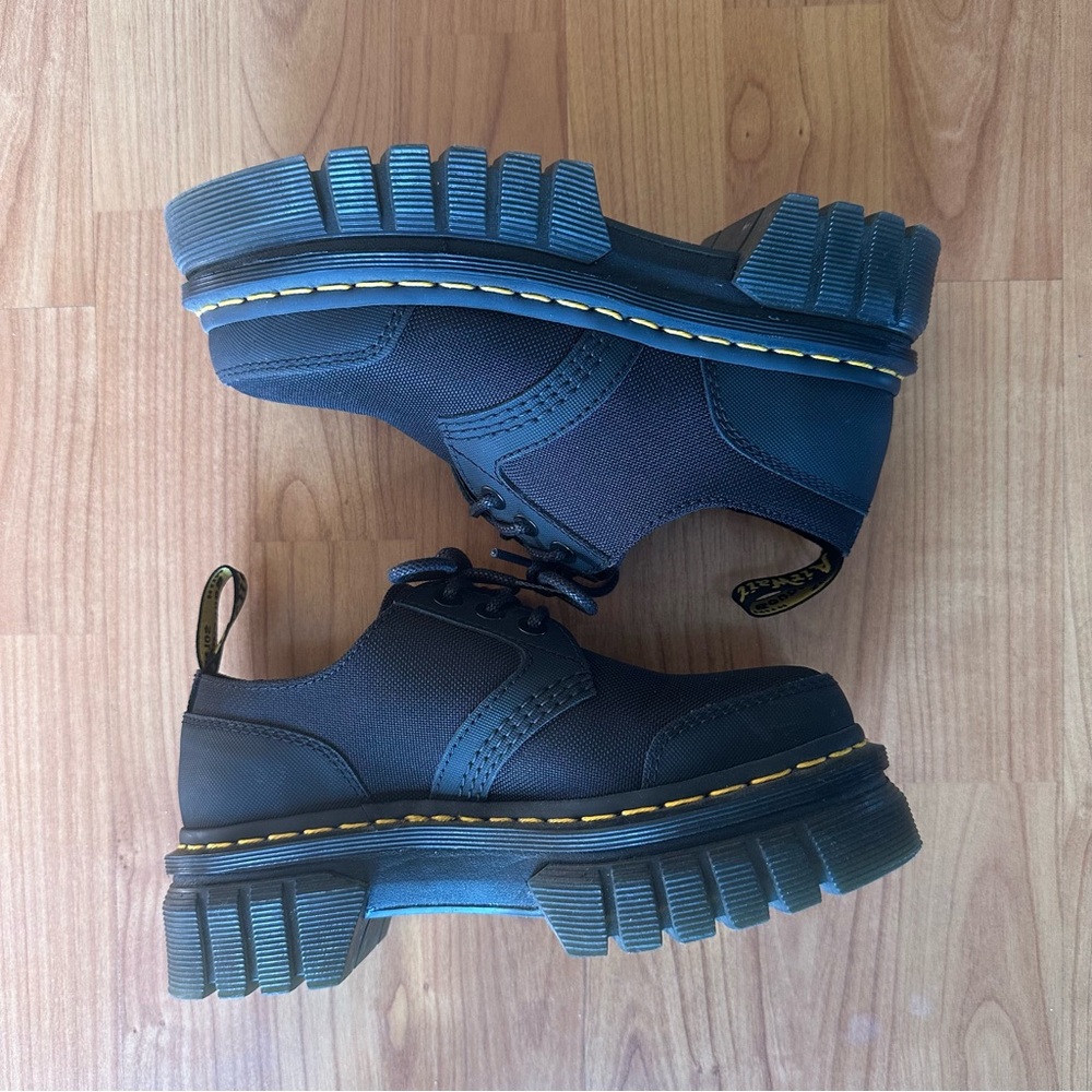 Like new! DR MARTENS Canvas Platform Oxford Shoes - Women's Size 7